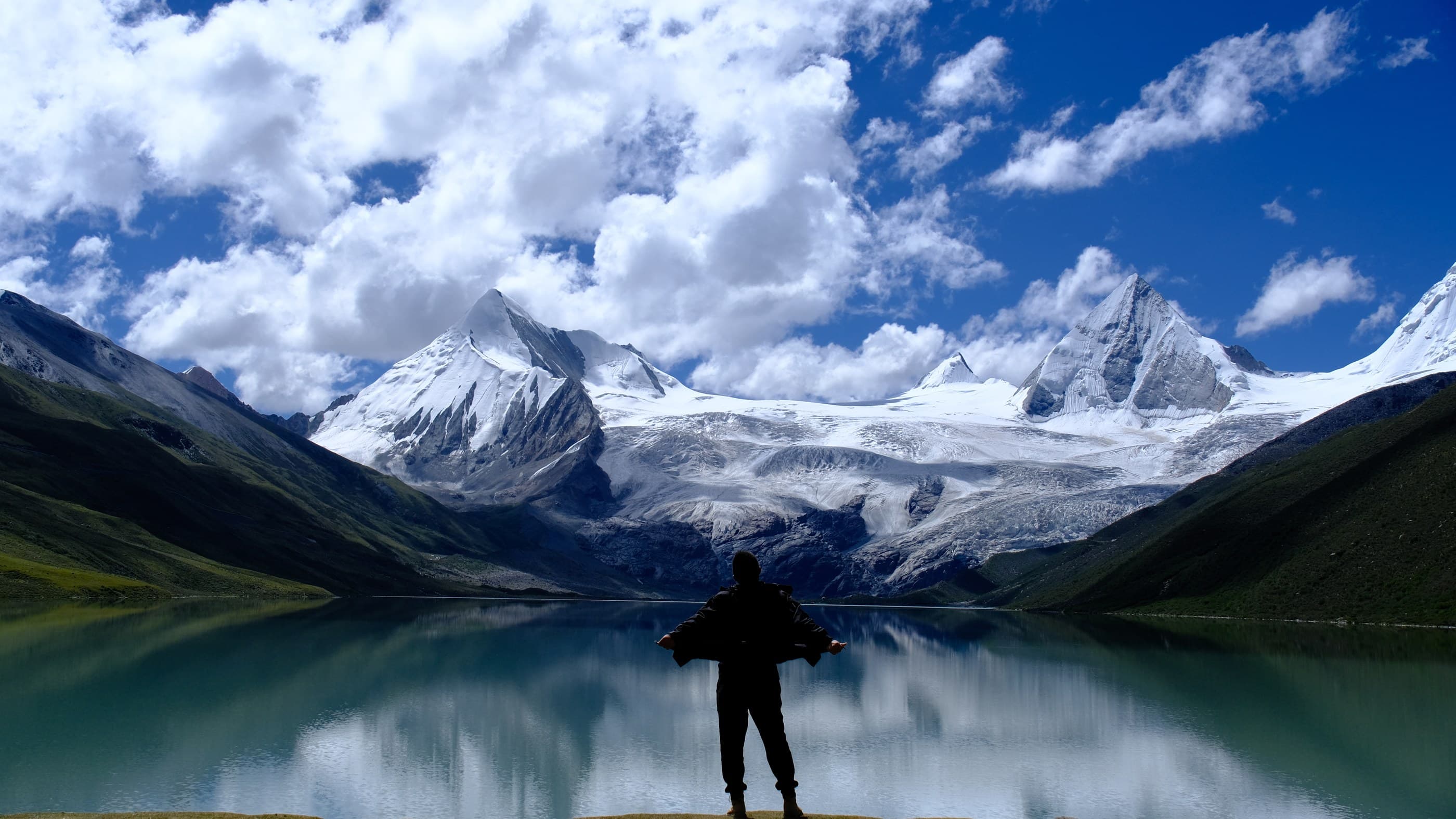 Snow mountain lake travel memory that can become a pocket painting